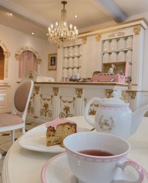 Pink Bakery Shop, Cake Shop Interior Vintage, Kawaii Bakery Aesthetic, Girly Cafe Interior, Pink Shop Aesthetic, Dessert Shop Aesthetic, Shopping Pink Aesthetic, Tea And Cake Aesthetic, Cute Bakery Aesthetic Pink