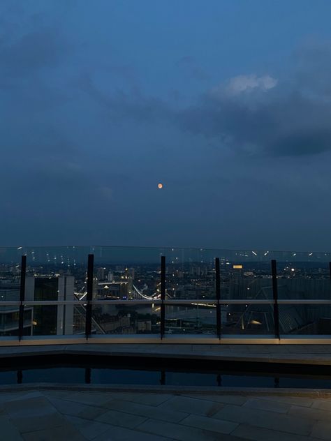 Building Rooftop Aesthetic, Rooftop Building Night, Building At Night Aesthetic, Night City View From Rooftop, Night City Rooftop, Building Rooftop Night, Rooftop City View Night Aesthetic, Rooftop Night View Aesthetic, Rooftop At Night Aesthetic