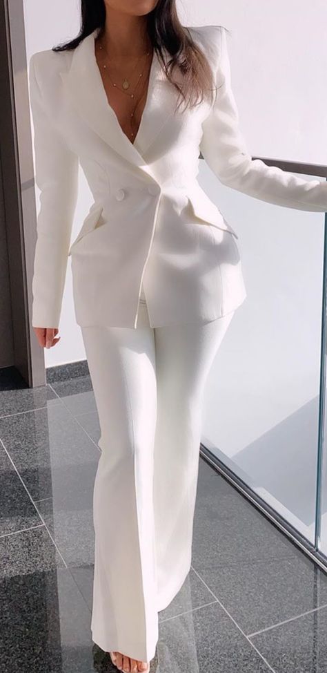 Graduation Outfits For Women, Grad Outfits, Cute Professional Outfits, Chique Outfit, Professional Outfits Women, Business Outfits Women, White Suit, Stylish Work Attire, Business Casual Outfits For Work