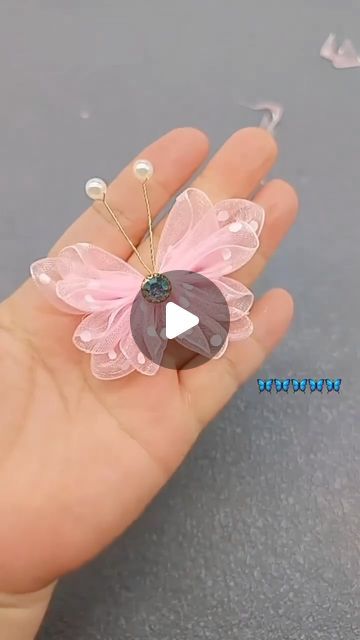 Ribbon Crafts Diy Easy, Butterfly Handmade, Butterfly Ideas, Ribbon Butterfly Diy, Beautiful Crafts, Ribbon Butterfly, Butterfly Ribbon, Ribbon Diy Ideas, Crafts With Ribbon