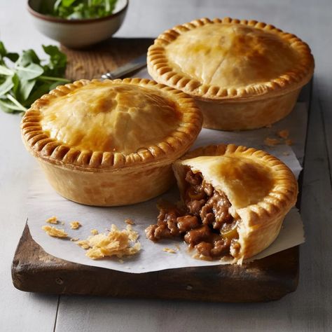 Meat Pie Pastry Recipe, British Meat Pie Recipe, Meat And Potato Pie, Traditional English Food, Savoury Pastry Recipe, British Food Traditional, Pie Pastry Recipe, Homemade Pie Recipes, Potato Pie Recipe