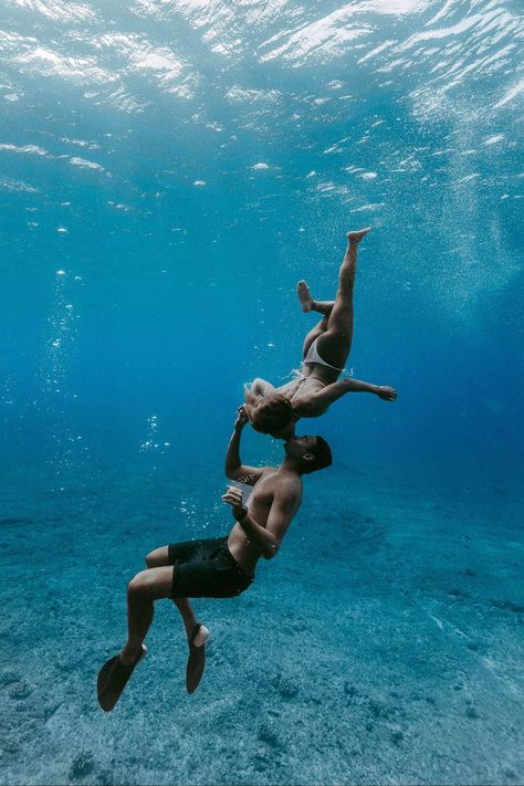 Koby and Jasmine were such dream clients for our beach couples session and couples Hawaii photoshoot! This adventurous couple decided to create even more memorable couples beach photos by turning this into an underwater photography couples photoshoot! Check out the blog for Hawaii underwater couples photos, beach couples photoshoot ideas, couples adventure photoshoot, Hawaii photo ideas couple, Hawaii couples pictures, couples beach poses, couples beach aesthetic, and more! Adventures For Couples, Underwater Couple Photography, Couples Beach Aesthetic, Romantic Photoshoot Ideas, Hawaii Couple Pictures, Hawaii Photo Ideas, Make Outs Session, Couple Hawaii, Hawaii Underwater