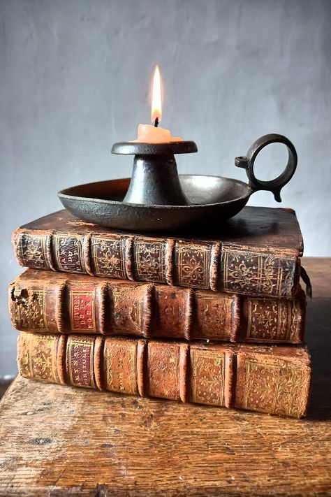 Old Vintage Books, Antique Books Aesthetic, Dark Antique Aesthetic, Vintage Book Background, Old Books Decor, Vintage Books Aesthetic, Old Books Aesthetic, Photos Of Books, Diy Antique Books