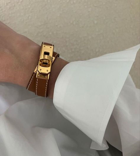 Hermes Bracelet, Expensive Jewelry Luxury, Hermes Jewelry, Hermes Accessories, Dope Jewelry, Jewelry Fashion Trends, Classy Jewelry, Expensive Jewelry, Jewelry Lookbook