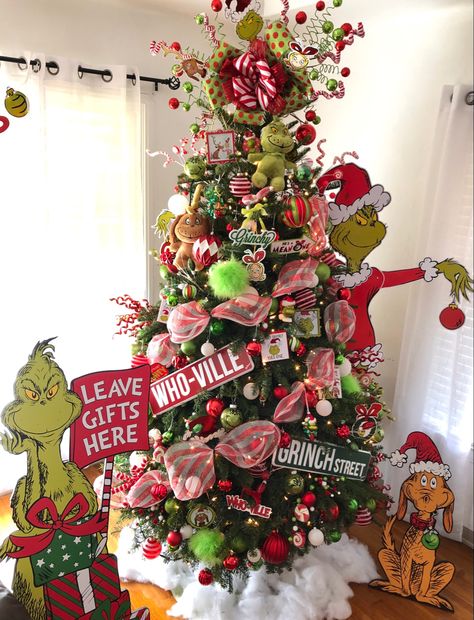 Grinch themed Christmas Tree, most grinch decorations are from hobby lobby with the exception of a few diy ornaments. The Grinch House Decorations, The Grinch Xmas Tree, The Grinch Christmas Decorations Tree, Mr Grinch Christmas Tree, Gringe Christmas Tree Decor, Grinchmas Tree Decorations, Christmas Grinch Themes Ideas, Grinch Home Decor Christmas Decorations, Whoville Christmas Decorations Indoor