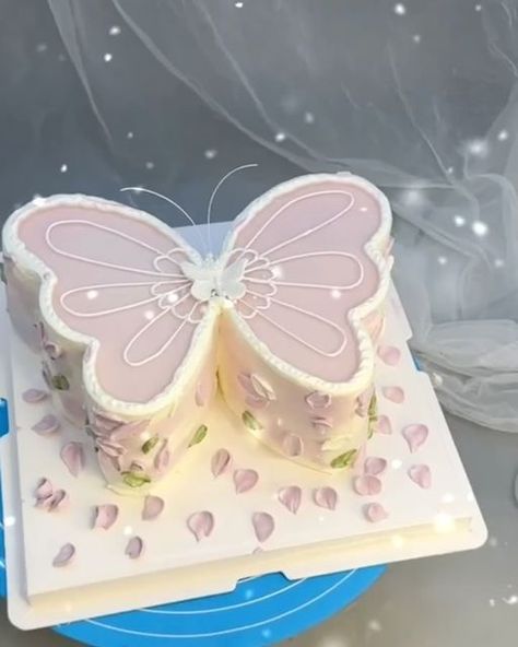 Ira Comleva 🕊 on Instagram: "Creating cakes 🍰❤️ Choose your favorite #cakedesign 1, 2 or 3? By @unique_cake_design_" Mini Butterfly Cake, Unique Cake Ideas Birthdays, Cake Kupu Kupu, New Cake Designs Unique, Design Cakes Birthday, Butterfly Cakes Ideas, Birthday Cake Unique, Unique Birthday Cake Ideas, Butterfly Cake Design