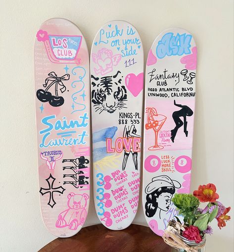 College Wall Art Ideas, Skateboard Decks On Wall, Skateboard Wall Art Decor, Kristen Konefal Art, Skate Board Wall Art, Skateboard Deck Art Aesthetic, Painted Skateboard Wall Art, Painted Skateboard Aesthetic, Sdh Paints Prints