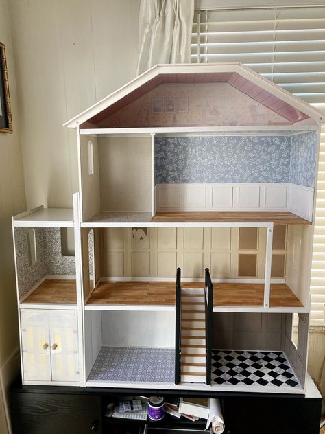 Kidkraft Dollhouse, Warped Wall, Diy Barbie House, Building A Pergola, Doll House Plans, Doll House Crafts, Barbie Doll House, Dolls House Interiors, Diy Makeover