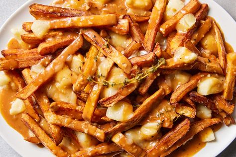 Poutine Recipe Poutine Recipe, Making French Fries, Vegetarian Comfort Food, Salmon And Shrimp, One Pot Dinners, Cheese Curds, Brown Gravy, Fresh Cheese, Quick Chicken