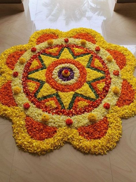 Small Pookalam Design Onam Easy, Easy Rangoli Designs With Flowers, Onam Pookalam Design Drawing Ideas, Small Pookalam, Rangoli Designs Flower Diwali, Athapookalam Designs Simple, Pookolam Design Onam, Onam Pookalam Design Simple, Floral Rangoli Designs Diwali