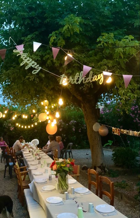 Eighteen Birthday Ideas, Garden Dance Party, Outdoor Birthday Aesthetic, 18th Birthday Garden Party Ideas, Garden Party Inspiration, Summer Garden Party Aesthetic, Small Backyard Party, Backyard Party Decor, Kids Birthday Morning