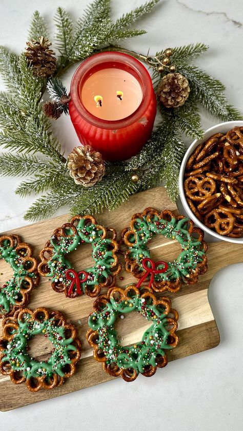 How cute are these pretzel wreaths?! 🎄 I love how easy they are to make and that it doesn’t require baking! Share this fun idea with a… | Instagram Pretzel Wreath Christmas, Pretzel Wreath, Pretzel Wreaths, Holiday Dips, Christmas Pretzels, Christmas Cookie Party, Pretzel Treats, Dipped Pretzels, Wreath Cookies