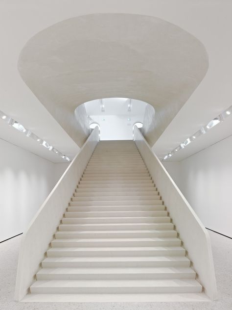 The stairwell to the new floor of the Städel Museum in Frankfurt, Germany, designed by architectural firm Schneider+Schumacher. (photo © by Christoph Bonke, 2008) White Stairs, Take The Stairs, Green Architecture, Stair Steps, Interior Stairs, Modern Staircase, Stairway To Heaven, Grand Staircase, Staircase Design