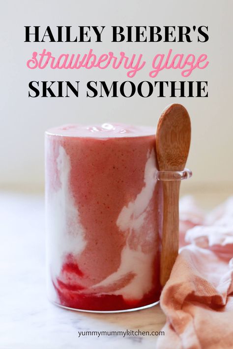 Learn how to make the viral Hailey Beiber skin smoothie. This famous Erewhon smoothie recipe is so good and packed with skin-boosting supplements like collagen, sea moss, and hyaluronic acid. #haileybiebersmoothie #erewhonsmoothie #smoothierecipes Hailey Bieber Strawberry, Hailey Bieber Smoothie, Erewhon Smoothie, Strawberry Skin, Fitness Ebook, Skin Smoothie, Collagen Smoothie, Collagen Recipes, Smoothie Recipes Strawberry