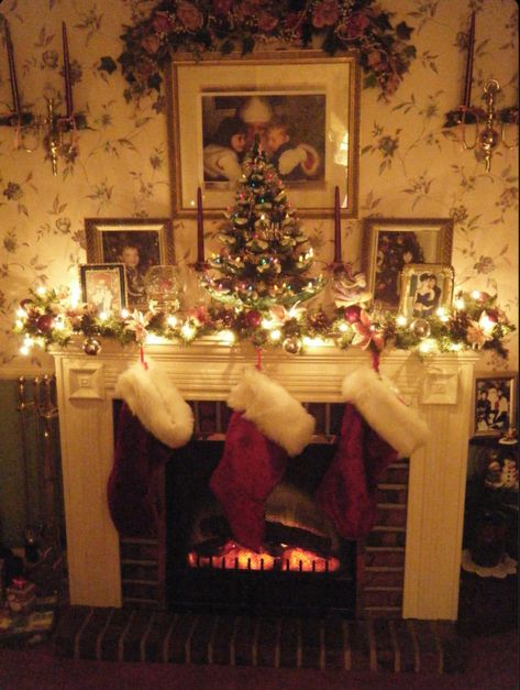 2010 Christmas, Winter Decorating Ideas, Christmas Cozy, Christmas Dreaming, Winter Decorating, Tacky Christmas, Cozy Candles, Cosy Christmas, Christmas Feeling