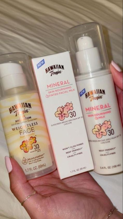 Hawaiian Tropic Products, Coconut Girl Skincare, Coconut Girl Products, Hawaiian Tropic Aesthetic, Hawaiian Tropic Sunscreen, Y2k Hibiscus, Hawaiian Silky, Beach Products, Haut Routine