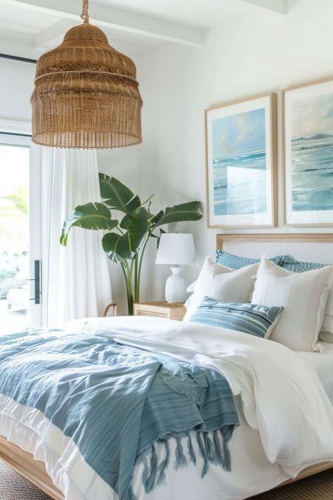 Baskets Bedroom Coastal Boho, Hawaii Guest Room, Florida Bedroom Decor, Bedroom Ideas Beachy Boho, Light Bright Bedroom Ideas, Cheerful Bedroom Ideas, Bright Coastal Bedroom, Coastal Aesthetic Decor, Ocean Theme Home Decor