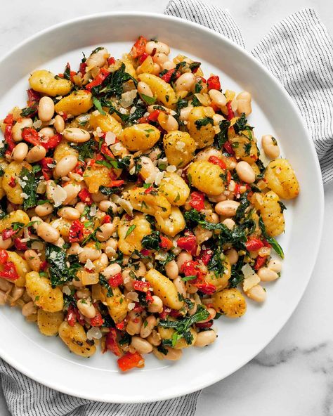 Skillet Red Pepper White Bean Gnocchi | Last Ingredient White Bean Gnocchi, Bean Gnocchi, Skillet Gnocchi, Nut Tart, Vegan Gnocchi, Broccoli Quinoa, Quick Vegetarian Dinner, How To Cook Gnocchi, Foods Ideas