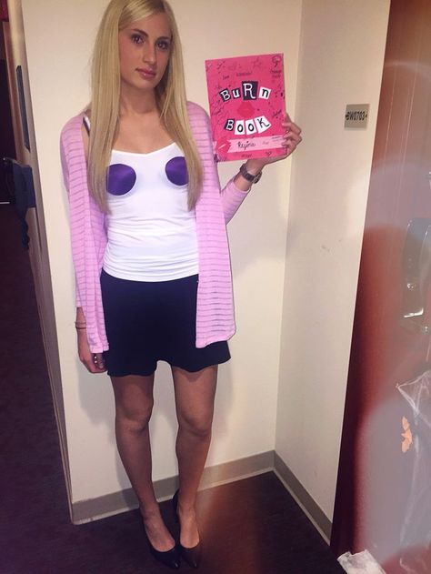 Regina George from Mean Girls.  11 Halloween Costumes for Girls Who Are Lazy AF | Her Campus Regina George Costume, Mean Girls Halloween Costumes, Mean Girls Costume, Mean Girls Halloween, Blonde Halloween Costumes, Quick Halloween Costumes, Themed Halloween Costumes, Diy Costumes Women, Best Friend Halloween Costumes