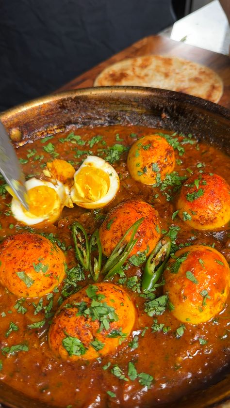 Masala Egg Curry (Dhaba Style Egg Curry) Curry Scrambled Eggs, Masala Egg Curry, Egg Vindaloo, Eggs Kejriwal, Masala Eggs, Curry Eggs, Monday Food, Egg Curry Recipe, Egg Masala