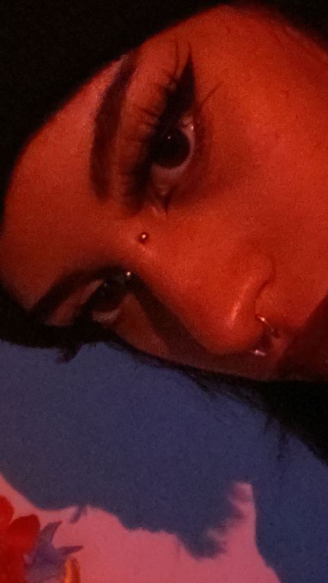 Bridge And Lip Piercing, Bridge Of Nose Piercing, Piercing Nose Bridge, Dainty Bridge Piercing, Bridge And Septum Piercing, Spike Bridge Piercing, Piercing Face Ideas, Cute Bridge Piercing, Small Bridge Piercing