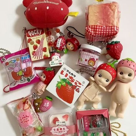 @hakucharms • Instagram photos and videos Strawberry Aesthetic, Sonny Angels, Sonny Angel, Cute Keychain, All Things Cute, Cute Little Things, Rilakkuma, Cute Toys, Christmas Wishlist