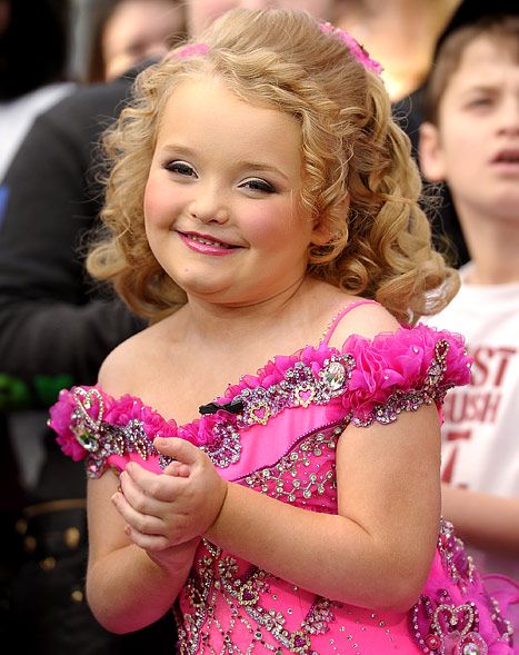 “My momma thinks she’s all that and a pack of crackers, but she’s not.” – Honey Boo Boo” Celeb Quotes, Toddlers And Tiaras, Honey Boo Boo, Crazy Quotes, Celebration Quotes, Shirley Temple, Girl Online, Everything Pink, Yahoo Search