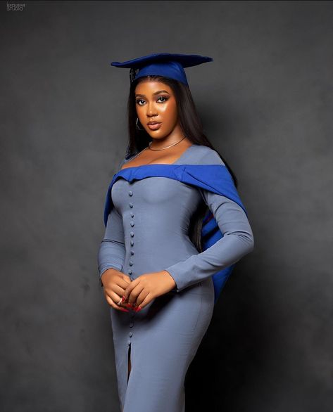 Advocate Photoshoot, Graduation Possess, Grad Studio Photoshoot Ideas, Graduation Pictures Black Women Studio, Convocation Shoot Ideas, Convocation Picture Ideas, Convocation Outfit Graduation Classy, Graduation Dress Photoshoot, Convocation Photoshoot Ideas