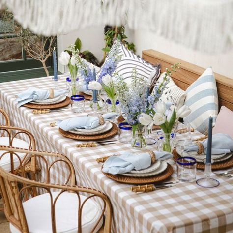 Feeling those summer social vibes? 🌼 Swipe right for adorable tablescape inspo that screams hosting perfection! 🍹 #SummerSocial #SummerDecor #OutdoorDecor #PartyDecor #TableSetting #SummerStyle #DecorInspo #HomeDecor #SummerParty #EntertainingIdeas #DecorGoals Classy Bbq Party Decorations, Blue Gingham Tablescape, Country Style Table Setting, Plastic Table Decor, Circle Table Decorations, Spring Table Scape, Gingham Table Setting, Gingham Tablecloth Wedding, Blue Gingham Party