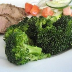 Steamed Broccoli Steamed Broccoli Recipes, Broccoli And Cheese Recipe, Broccoli Fritters, Broccoli Recipe, Vegan Side Dishes, Fresh Broccoli, Steamed Broccoli, Roasted Broccoli, Broccoli Recipes