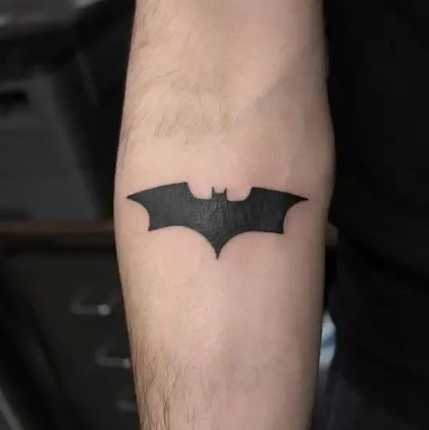 Unleash Your Inner Superhero with 190 Incredible Batman Tattoo Designs! 💪🦇 Show off your love for the Dark Knight and find inspiration for your next ink. Whether you prefer subtle or bold, these Batman tattoos will have you feeling extraordinary. #BatmanTattoos #SuperheroInk #DarkKnightLove Small Knight Tattoo, Batman Mask Tattoo, Dark Knight Tattoo Ideas, The Batman Tattoo, Small Batman Tattoo, The Dark Knight Tattoo, Batman Tattoo For Men, Nightwing Tattoo, Dark Knight Tattoo