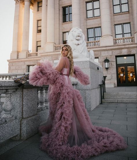 Fur Robe Photoshoot, Fluffy Dress Photoshoot, Big Dress Photoshoot, Pageant Pictures, Glam Photography, Big Dress, City Photoshoot, Sweet Fifteen, Creative Shoot