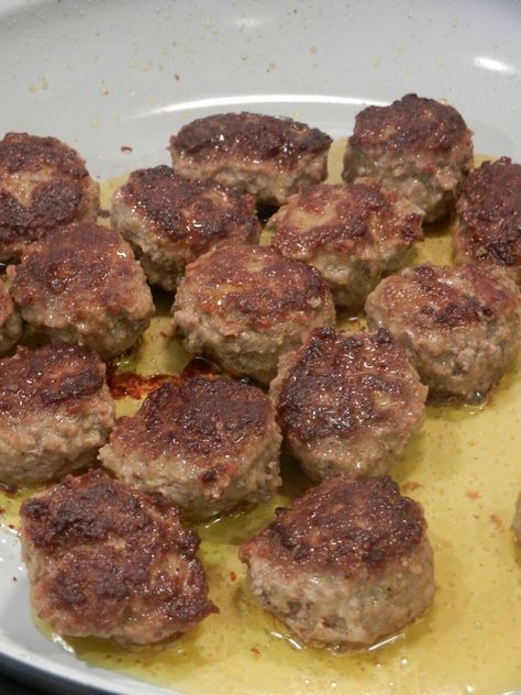 Authentic Norwegian meatballs, kjøttkaker. Recipe and pictures. Viking Recipes Breakfast, Kjottkaker Recipe, Norwegian Boller Recipe, Nordic Dinner Recipes, Norwegian Meatballs Recipes, Norweigen Food, Norwegian Recipes Traditional, Norwegian Christmas Traditions, Norweigen Recipes