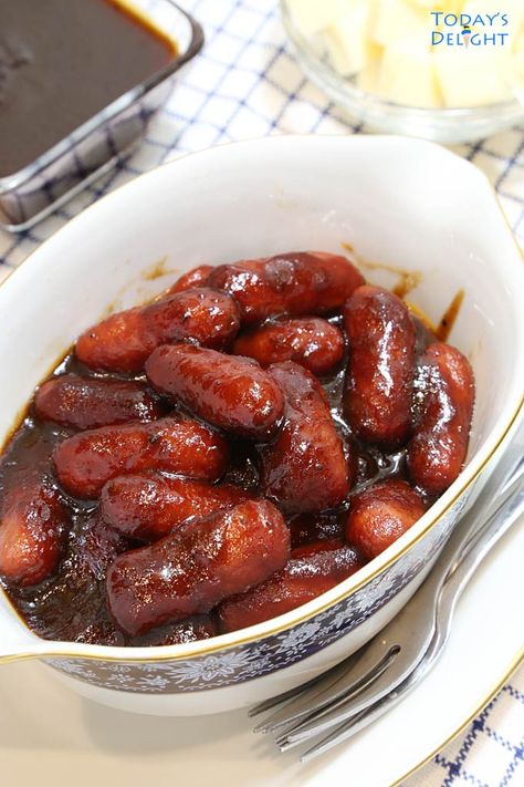 Barbecue Little Smokies with Grape Jelly is easy to make d on stove top, crock pot or even in an instant pot. For recipe and more, visit todaysdelight.com Little Smokies With Grape Jelly, Smokies With Grape Jelly, Grape Jelly Chili Sauce, Lil Smokies Recipes, Crockpot Party Food, Little Smokies Recipes, Smokies Recipe, Seafood Gumbo Recipe, Lil Smokies