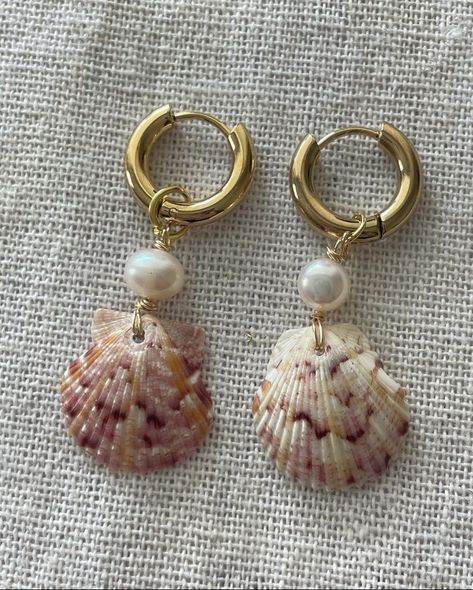 Seashell Jewelry Earrings, How To Make Cowrie Shell Jewelry, How To Make Seashell Jewelry, Homemade Shell Jewelry, Handmade Beach Jewelry, Seashell Diy Jewelry, Aesthetic Jewelry Handmade, She’ll Earrings, How To Make Shell Jewelry