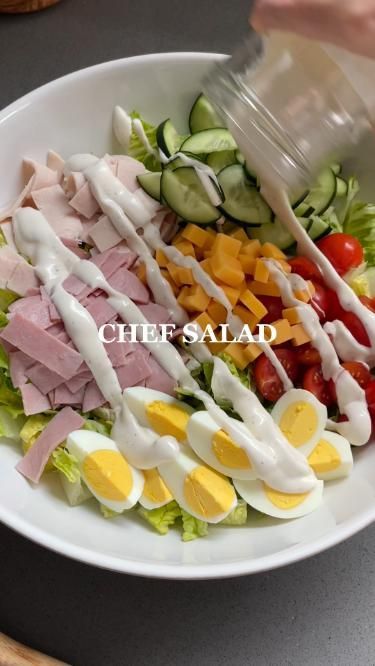 This classic Chef Salad is made with toppings like hard boiled eggs, sliced deli meat, and cubed cheddar cheese tossed in creamy ranch dressing. This salad has been eaten for about a century, and for good reason! It's absolutely delicious and versatile enough to mix and match your favorite toppings. Non Meat Salads, Lunch Ideas Fast And Easy, Foods That Are Healthy, Salads With Boiled Eggs, Salads With Egg, Salad And Dressing Recipes, Classic Ham Salad, Best Salad For Potluck, Deli Salads Ideas