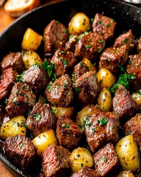 Discover the best Garlic Butter Steak Bites recipe! Juicy, flavorful, and ready in minutes, perfect for a quick, delicious dinner option. Garlic Butter Steak Dinner Ideas, Grilled Steak Bites, Frank Steak Recipes, Steak Garlic Bites, Filet Mignon Steak Bites, Baked Steak Dinner Ideas, Garlic Stake Bits, Balsamic Steak Bites, Steak Bites In The Oven