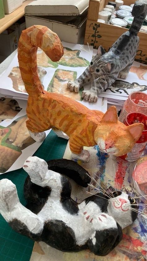 Modele Zentangle, Paper Mache Animals, Cardboard Sculpture, Paper Mache Art, Paper Mache Crafts, Tanah Liat, Cardboard Art, Clay Art Projects, Diy Stuff