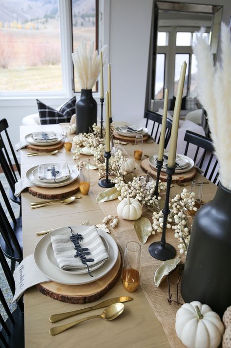 THANKSGIVING \ Sharing a neutral modern farmhouse tablescape for Thanksgiving celebration featuring pops of black. I'm loving all the texture from this fall entertaining set-up. Get the details! | SBK Living Thanksgiving Table Setting With Food, Thanks Giving Table Setup, Square Plate Table Setting Ideas, Aesthetic Thanksgiving Table Decor, Dinner Place Settings Casual, Neutral Aesthetic Home Decor Minimalist, Thanksgiving Decorations Black And White, Thanksgiving Table Modern, Thanksgiving Table Settings Outdoor