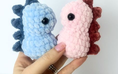 Dumbell Crochet Pattern, Small Dinosaur Crochet Pattern, Crochet Dino Keychain Pattern Free, Crochet Mini Football Free Pattern, Super Easy Crochet Animals, Crochet Plushies Easy Step By Step, Amigurumi With Chunky Yarn, No Sew Animal Crochet Pattern, Amigurumi Easy Pattern