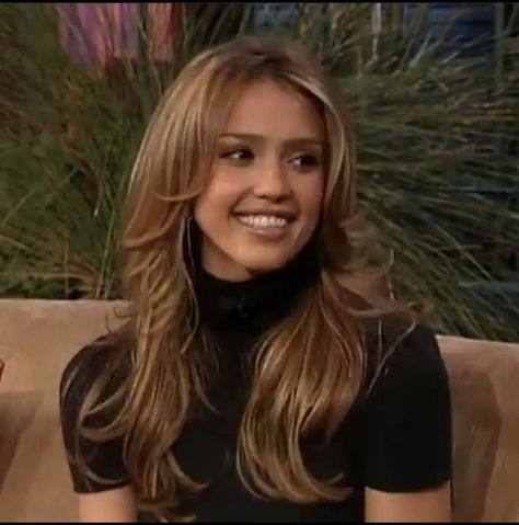 Jessica Alba Into The Blue Hair, Jessica Alba Face Claim, Jessica Alba 2000s, Young Jessica Alba, 2000s Hair, Jessica Alba Hair, Jay Leno, European Hair, Honey Hair