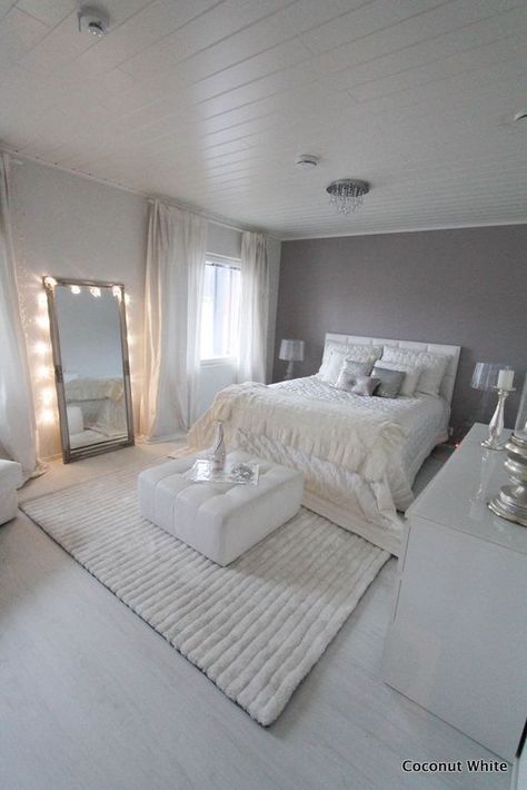 Elegant gray bedroom Grey And Silver Bedroom Ideas, Grey And Silver Bedroom, Reka Bentuk Bilik Tidur, Design Ložnic, Silver Bedroom, Hiasan Bilik Tidur, White Bed, Bedroom Goals, Gray Bedroom