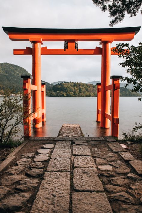 Hakone Travel Guide: Our Highlights and Tips - Sommertage Japan Honeymoon, Hakone Japan, Tourist Center, Japan Itinerary, Travel Route, Hakone, Japan Aesthetic, Tokyo Travel, Perfect Itinerary