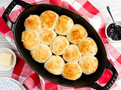 Brenda Gantt's 3-Ingredient Biscuits Are the Most Delicious I've Ever Made Bacon Cheddar Biscuits, 5 Ingredient Dinners, Measuring Ingredients, Cheddar Biscuits, Biscuit Rolls, Biscuits And Gravy, Baking Project, Buttermilk Biscuits, Bacon Cheddar