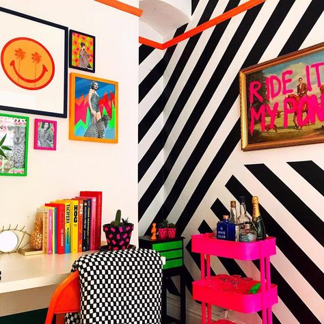 Icarly Decor, Pop Art House, Maximalism Home, Pop Art Home Decor, Drinks Cart, Dj Room, Colorful Room Decor, Dopamine Decor, Colourful Living Room