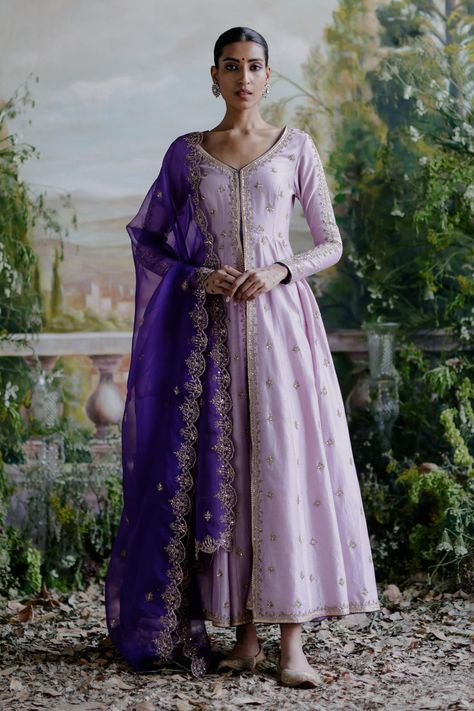 Purple Dupatta Combination Suit, Purple Dupatta Combination, Lavender Colour Combination, Anarkali Jacket, Lavender Color Dress, Lavender Jacket, Purple Anarkali, Floral Anarkali, Desi Clothing