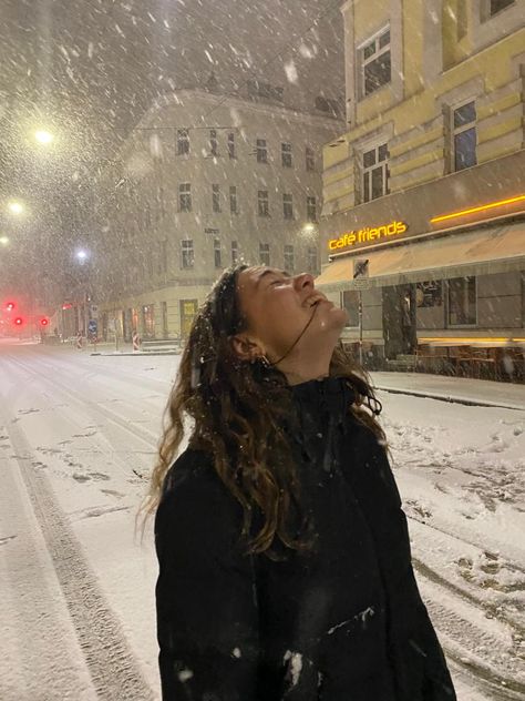 Vienna Winter Aesthetic, Vienna Photo Ideas Winter, Vienna Christmas Aesthetic, Snow In Hair, Vienna Snow, Aesthetic White Christmas, Winter Vision Board, Snow Photo Ideas, Winter In Vienna