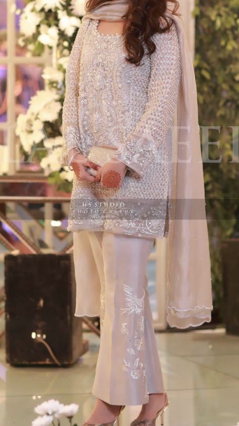 White Dress For Eid, Bride And Sister Pictures Indian, Bride And Sister Pictures, Dress For Eid, Black Bridal Dresses, Bridesmaid Suits, Palazzo Kurta, Brides Sister, Shadi Dresses