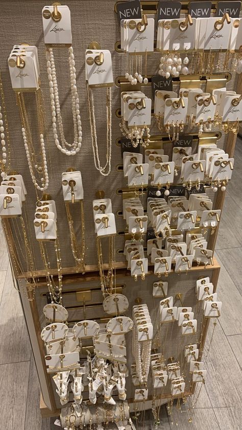 Jewellery Store Aesthetic, Jewellery Brand Aesthetic, Jewelry Boutique Display, Jewellery Shop Interior Design Jewelry Stores Display Ideas, Jewelry Business Aesthetic, Small Jewellery Shop Design, Jewellery Display Ideas Shops, Jewelry Display Store, Boutique Jewelry Display