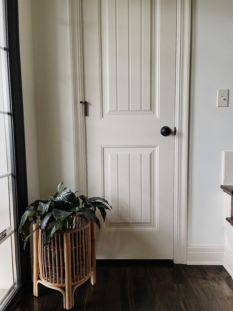 Pairing Creamy Trim with Warm White Walls - Life Love Larson Cream Paint Colors, Dark Trim, Shoji White, Cream Trim, Off White Walls, Cream Paint, Cream Walls, White Paint Colors, Wall Trim